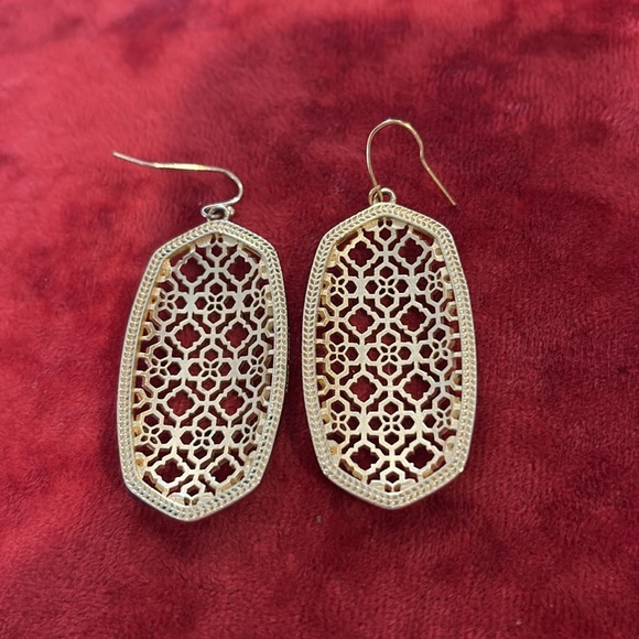 Kendra Scott “Elle” Gold Filigree Earrings - Picture 3 of 3